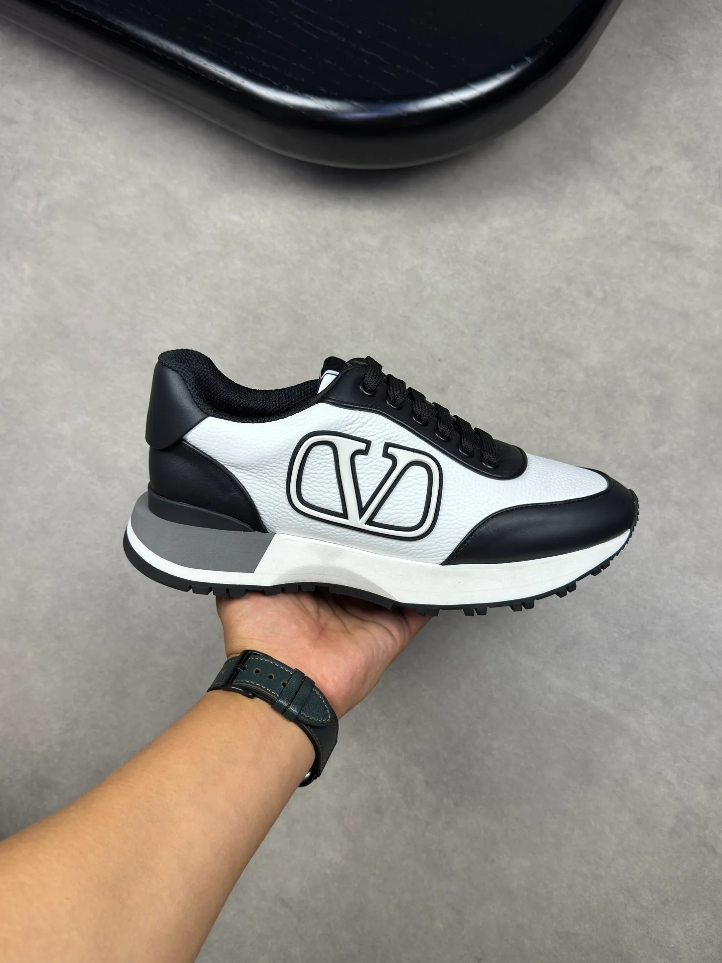 [VALENTINO] Valentino men's shoes 💰500💰 - High-end quality original order - Upper: 🔝 Nappa calf leather, tumbled calf leather, sewn brand plastic totem - Lining: brand mesh canvas, foot pad; water-dyed cow leather - Outsole: multi-color wear-resistant velvet·rubber; combined molded outsole -Super high quality control·Fine workmanship: highlighted (high-end·luxury·grade) -Size :38-44 (45 can be customized)·3300